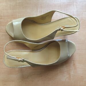 Nine West Beige Slingback Sandals Wirh Patent Leather Detail